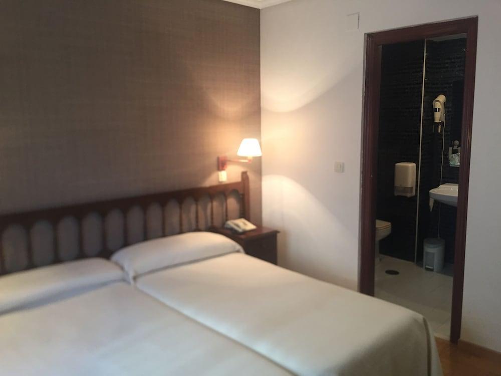 Hotel El Molinon Cangas De Narcea Exteriör bild